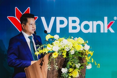 Ngo Chi Dung, VPBank chairman, speaking at an event to announce its stake sale to Sumitomo Mitsui Banking Corporation