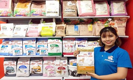 Variety of dog and cat food brands at Pet Mart