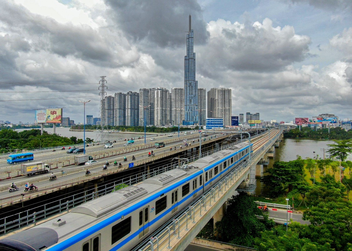 Image of a train on Metro Line 1