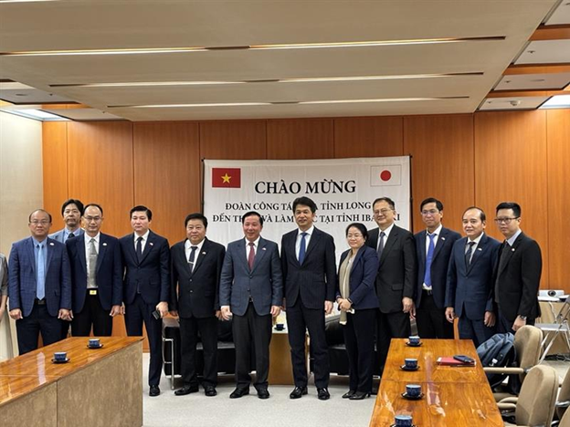 (1) Courtesy meeting and lunch with the Governor of Ibaraki Prefecture, along with Ibaraki Prefecture officials
