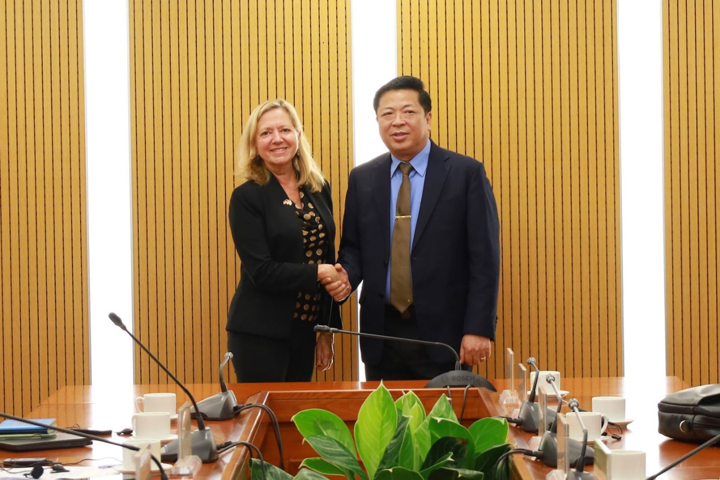 Minister of Construction Welcomes World Bank Country Director