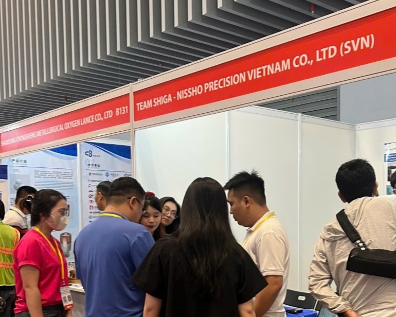 Nissho showing product samples to visitors at VINAMAC