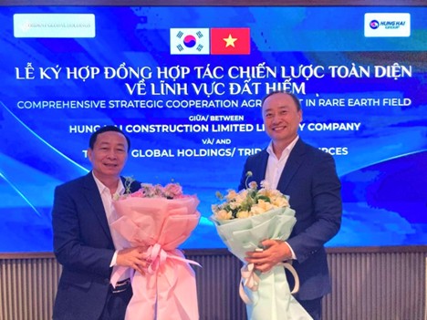 Representatives of Hung Hai Group and Trident Global Holdings
