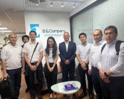 B&Company welcomed the representatives to the Hanoi office B&Company welcomed the representatives to the Hanoi office