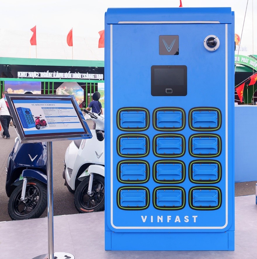 Electric motorcycle battery-swapping cabinet