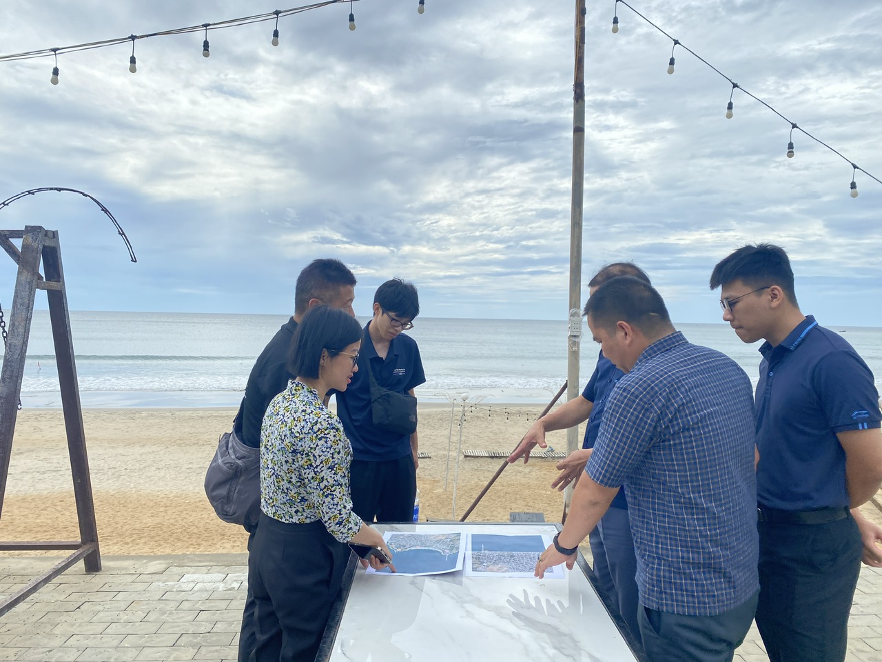 Kochi Prefecture Delegation conducts field survey on disaster prevention in Quang Tri (1)