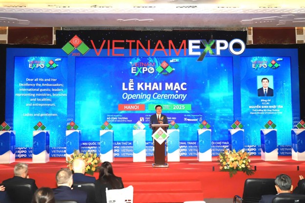 Deputy Minister Nguyen Sinh Nhat Tan at Vietnam Expo 2025